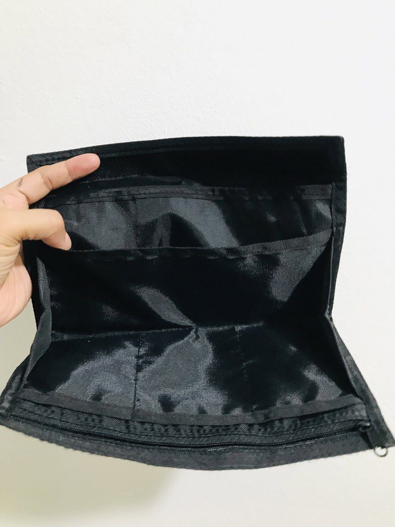 ORGANIZER POUCH (Category: Purses & Pouches) located in Gamu. Submitted by 2022bagsbunny (Listing ID 1463391287, Image 3). Description: .