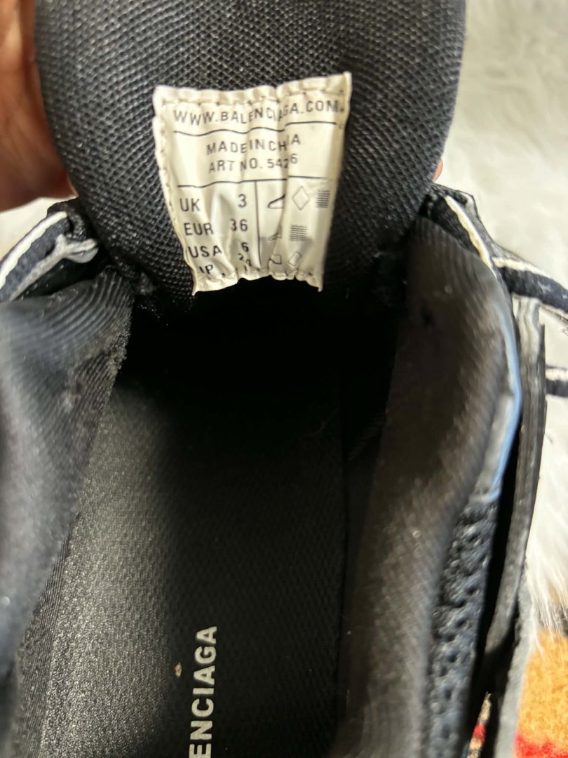 Orig Balenciaga shoes (Category: Sneakers & Footwear) located in Manila. Submitted by calmforest-007b69 (Listing ID 1463469779, Image 3). Description: .