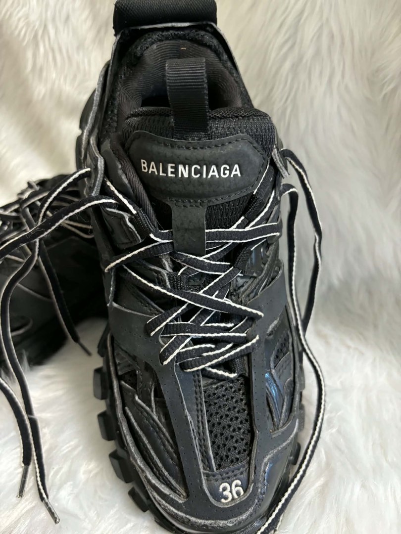 Orig Balenciaga shoes (Category: Sneakers & Footwear) located in Manila. Submitted by calmforest-007b69 (Listing ID 1463469779, Image 2). Description: .