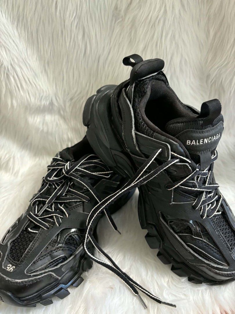 Orig Balenciaga shoes (Category: Sneakers & Footwear) located in Manila. Submitted by calmforest-007b69 (Listing ID 1463469779, Image 1). Description: .