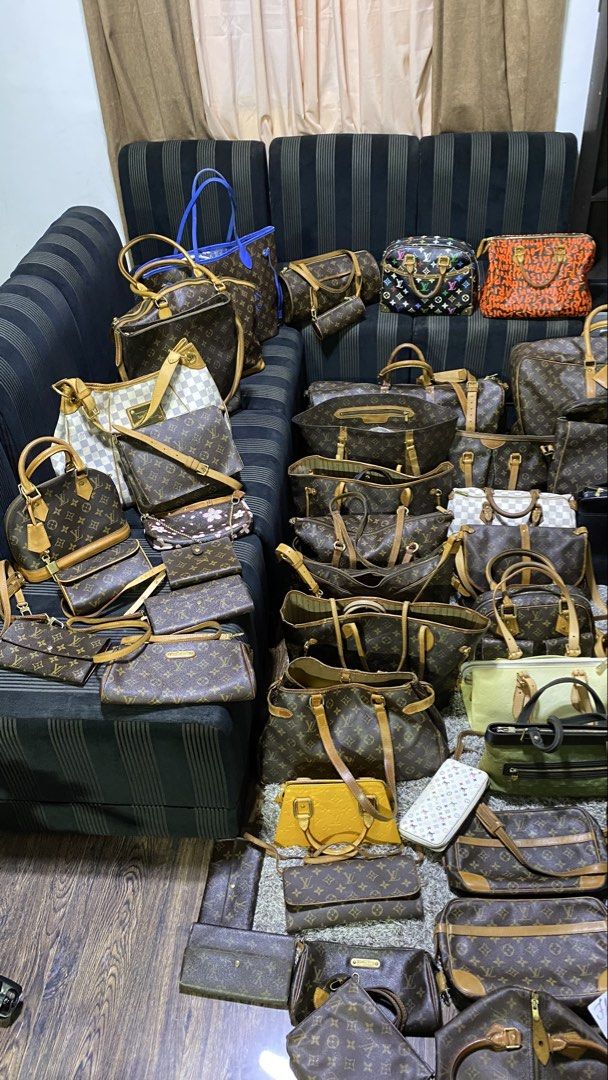 Orig lv (Category: Luxury Bags & Wallets) located in Tagum. Submitted by amarasluxbag (Listing ID 1463426849, Image 2). Description: May good condition May project din All orig Money back guaranteed .