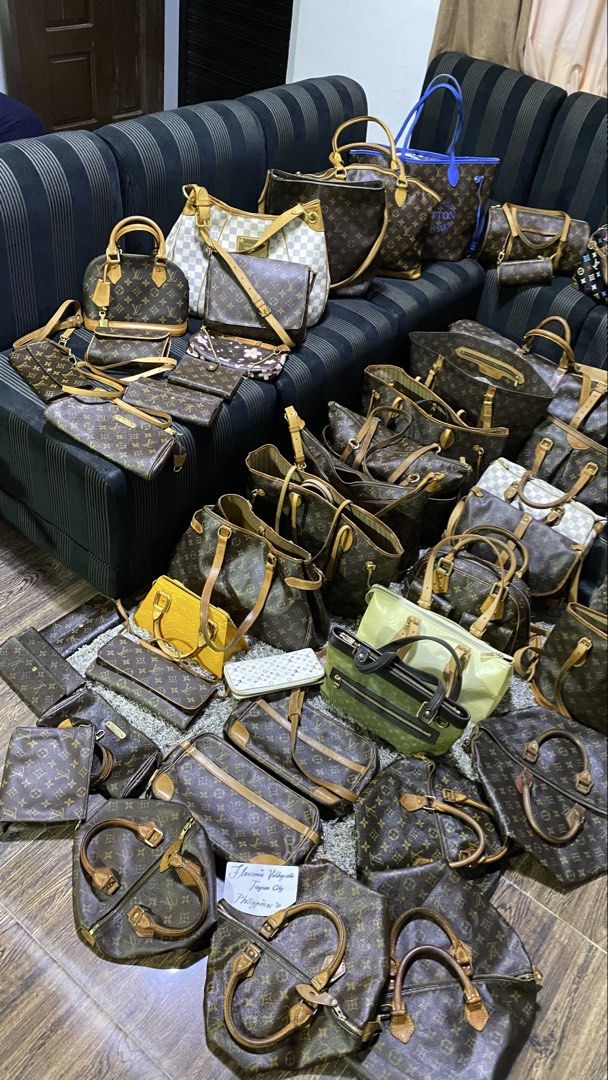 Orig lv (Category: Luxury Bags & Wallets) located in Tagum. Submitted by amarasluxbag (Listing ID 1463426849, Image 3). Description: May good condition May project din All orig Money back guaranteed .