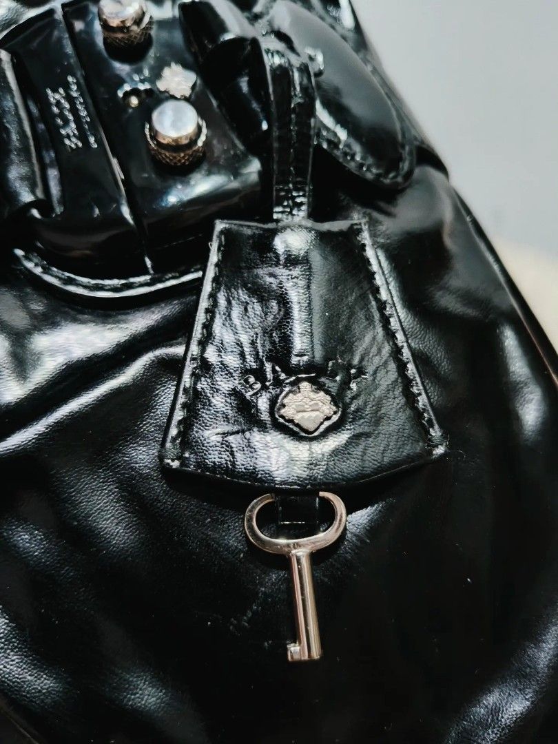 Original BALLY (Category: Shoulder Bags) located in Caloocan City. Submitted by secondhand_shop2 (Listing ID 1463550063, Image 3). Description: Sale❗️Sale❗️Sale❗️ Original BALLY Medium Pure genuine leather 📌First to pay!.