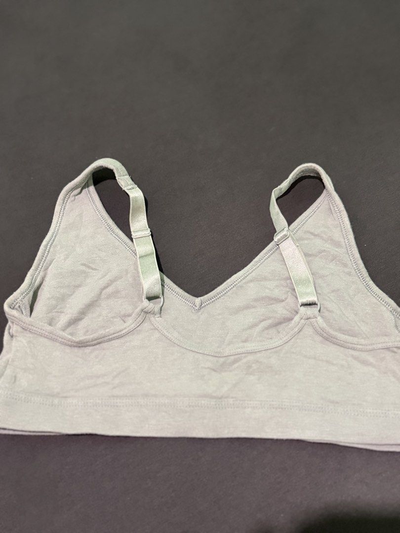 Original Bralette Brasier Calvin Klein Super comfortable (Category: Undergarments & Loungewear) located in Manila. Submitted by _declutterprelovezz (Listing ID 1463340975, Image 3). Description: Original Bralette Brasier Calvin Klein Super comfortable M/L.