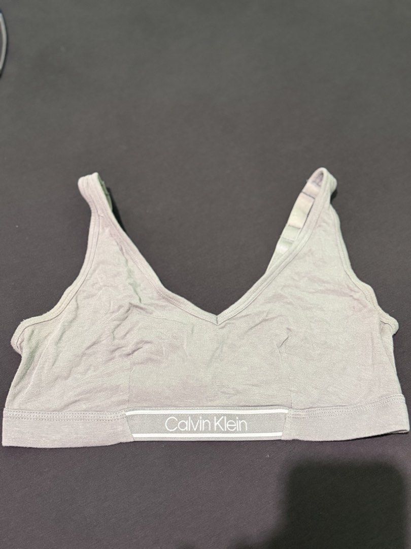 Original Bralette Brasier Calvin Klein Super comfortable (Category: Undergarments & Loungewear) located in Manila. Submitted by _declutterprelovezz (Listing ID 1463340975, Image 1). Description: Original Bralette Brasier Calvin Klein Super comfortable M/L.