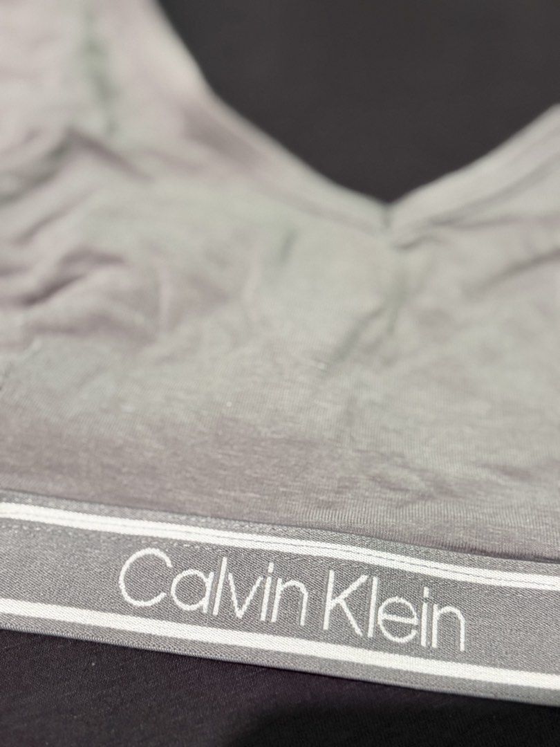 Original Bralette Brasier Calvin Klein Super comfortable (Category: Undergarments & Loungewear) located in Manila. Submitted by _declutterprelovezz (Listing ID 1463340975, Image 2). Description: Original Bralette Brasier Calvin Klein Super comfortable M/L.
