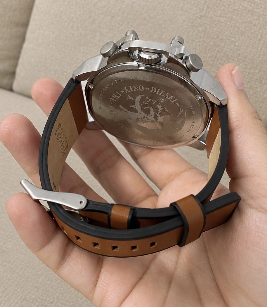 ORIGINAL DIESEL WHITE DIAL CHRONOGRAPH WATCH (Category: Men's Watches) located in Makati City. Submitted by daffandco. (Listing ID 1463498439, Image 2). Description: Brandnew without box.