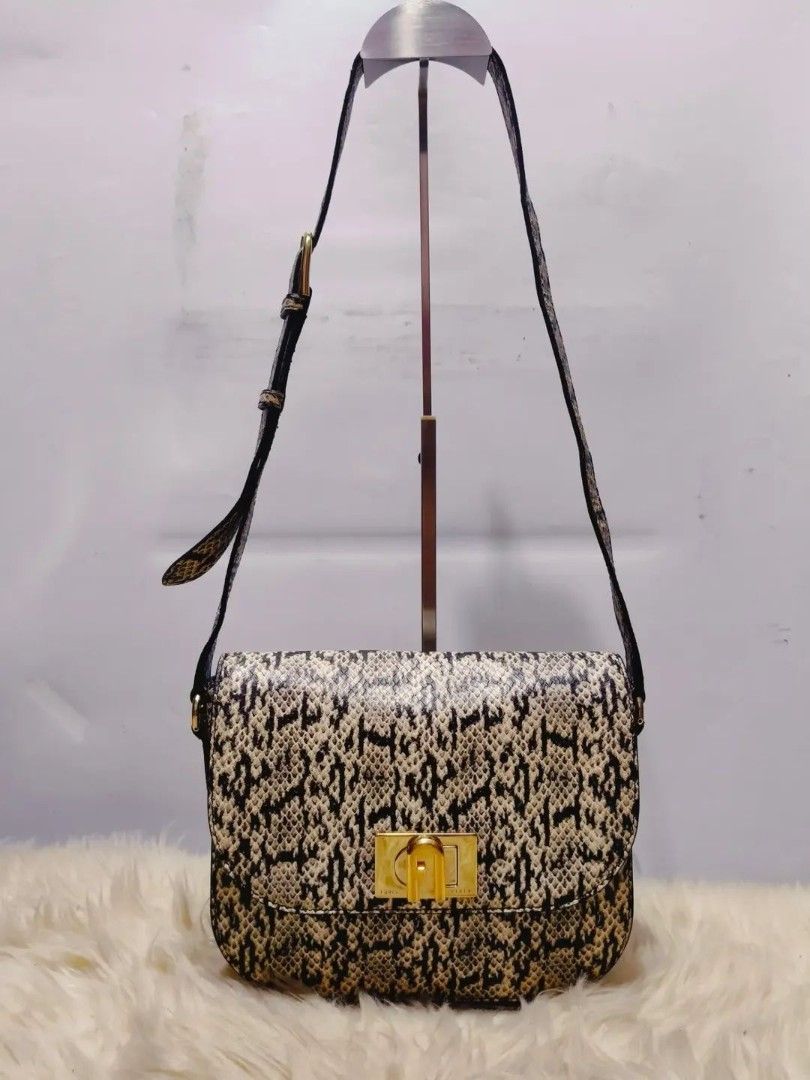 Original FURLA Snake skin (Category: Shoulder Bags) located in Caloocan City. Submitted by secondhand_shop2 (Listing ID 1463550201, Image 3). Description: Sale❗️Sale❗️Sale❗️ ₱ 3,899 Original FURLA Small Pure genuine snake skin 📌First to pay!.