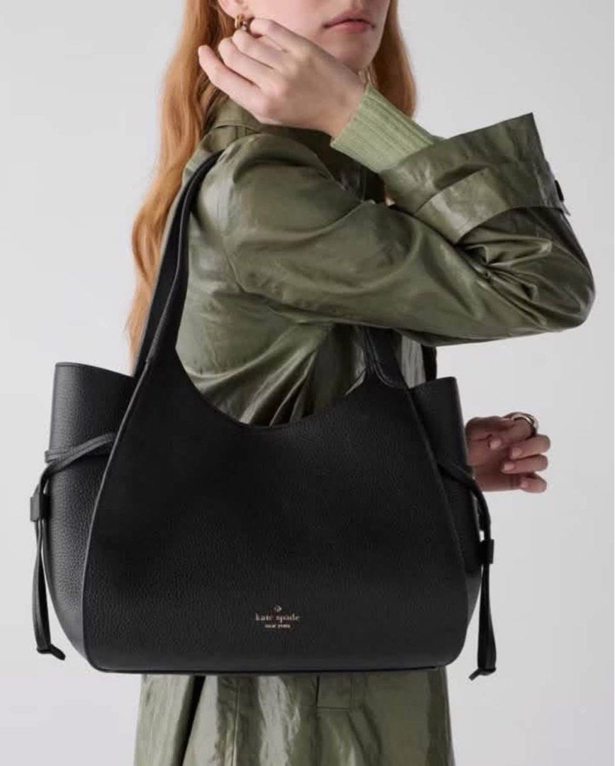 💯ORIGINAL KATE SPADE STASH CARRYALL MEDIUM TOTE (Category: Shoulder Bags) located in Quezon City. Submitted by ashongsstore (Listing ID 1463464839, Image 1). Description: ✨K♠️TE SP♠️DE COLLECTION✨ 🇵🇭AVAILABLE🇵🇭 STASH Collection The bag that fits the whole day and doesn’t complain about it. Our Stash carryall is crafted in pebbled leather with a magnetic snap closure and interior zip pocket—everything accounted for and nothing rattling around