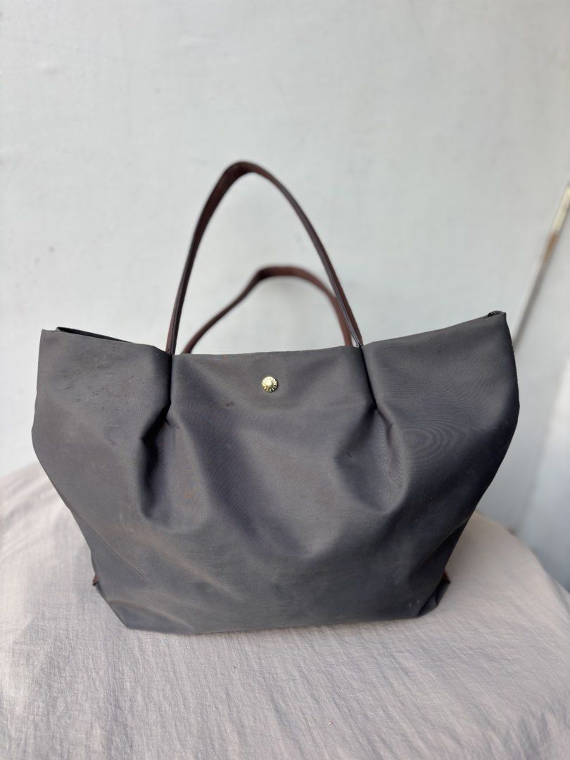 Original Legato Largo Grey Tote Bag (Category: Tote Bags) located in Manila. Submitted by dgzmnmariaeunice (Listing ID 1463437149, Image 3). Description: - Original Legato Largo tote bag - Color: Grey - Condition: Good overall, but has some stains and requires washing - Features: Plenty of interior space - Ideal for: Everyday use.