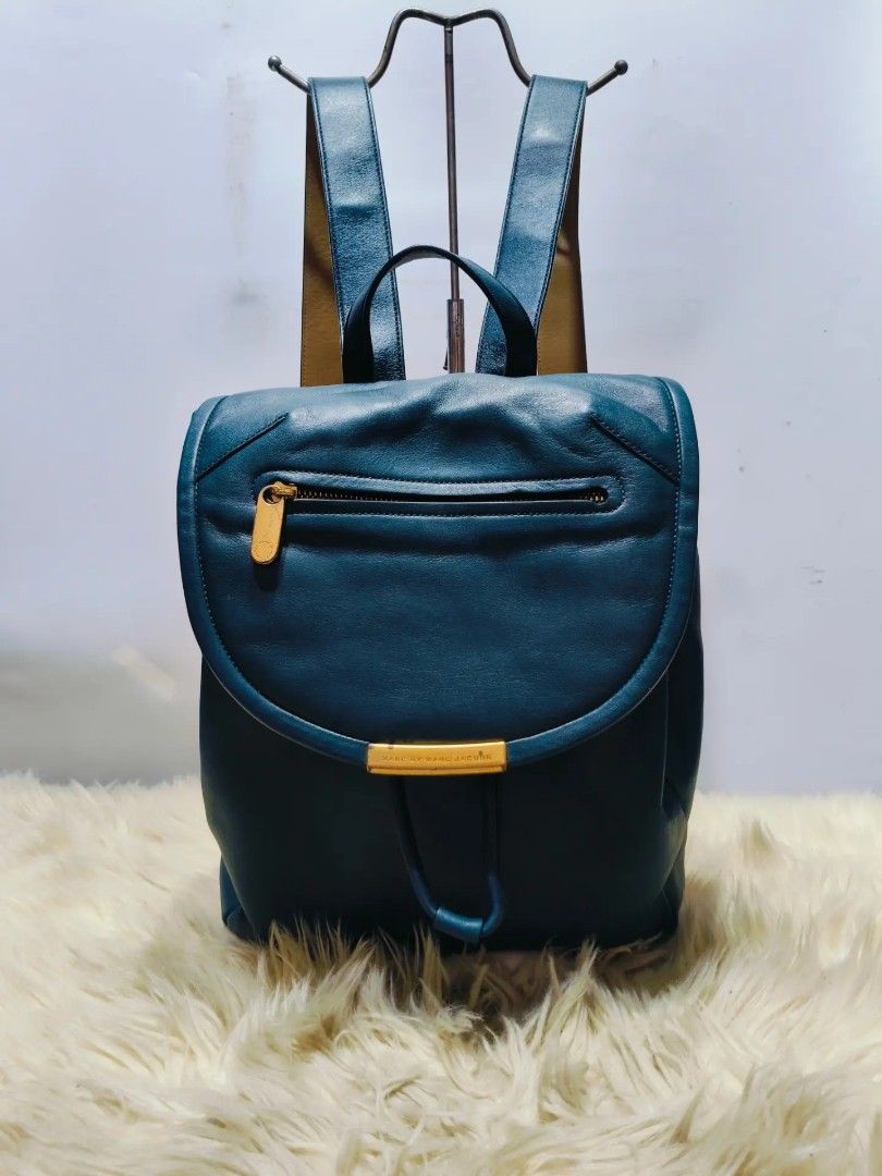 Original MARC JACOBS (Category: Backpacks) located in Caloocan City. Submitted by secondhand_shop2 (Listing ID 1463549611, Image 1). Description: Sale❗️Sale❗️Sale❗️ ₱ 2,899 Original MARC JACOBS Dark teal Medium Pure genuine leather 📌First to pay!.