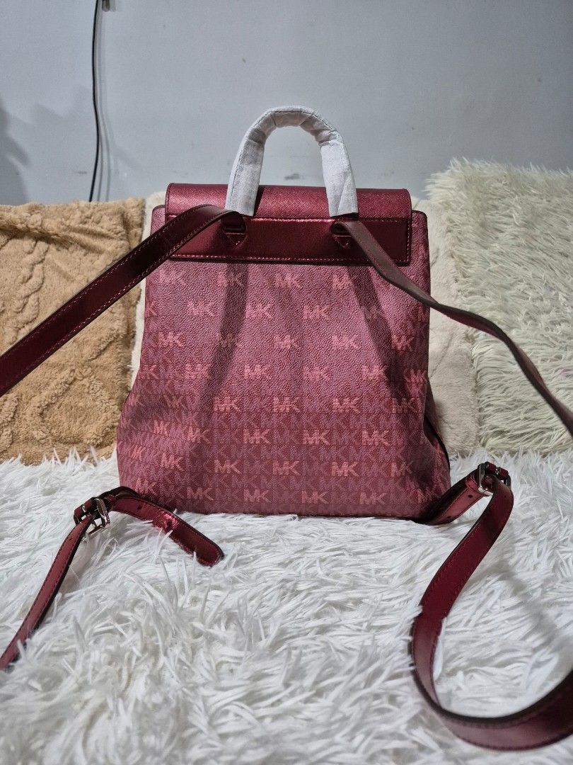Original Michael Kors Maya Signature Backpack (Category: Backpacks) located in Cavite. Submitted by chaellebrandsluxe (Listing ID 1463345644, Image 2). Description: Medium No inclusion,selling low.