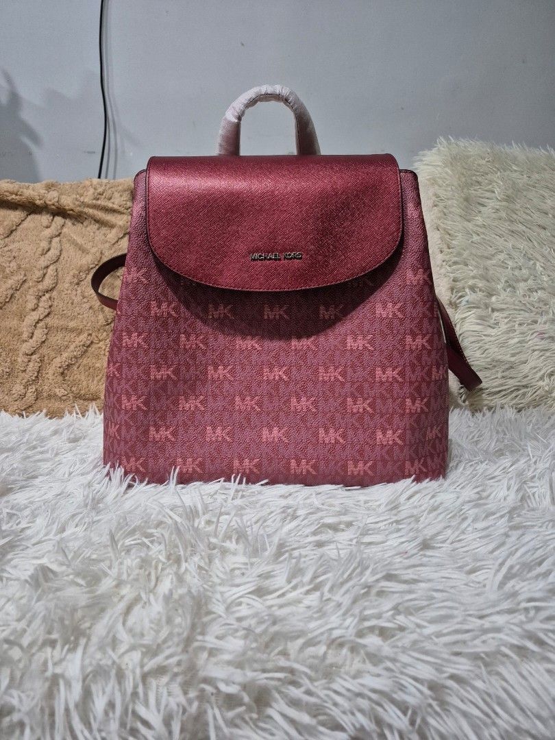 Original Michael Kors Maya Signature Backpack (Category: Backpacks) located in Cavite. Submitted by chaellebrandsluxe (Listing ID 1463345644, Image 1). Description: Medium No inclusion,selling low.