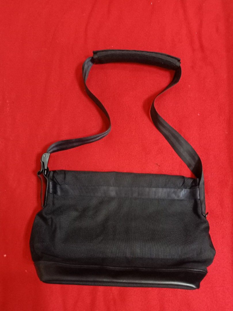 Original porter messenger bag (Category: Sling Bags) located in Binmaley. Submitted by fashionluxury058 (Listing ID 1463341550, Image 3). Description: original porter messenger bag im very good condition size: large color black.