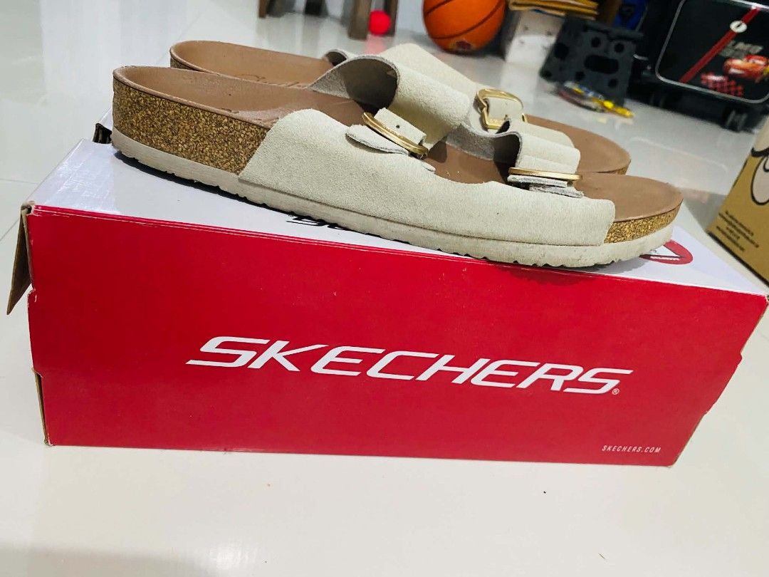 Original skechers (Category: Slippers and slides) located in Manila. Submitted by katzzaye (Listing ID 1463471031, Image 2). Description: super soft and comfy to wear good for long walks. worn 1-2x po no flaws only sign dirt :).