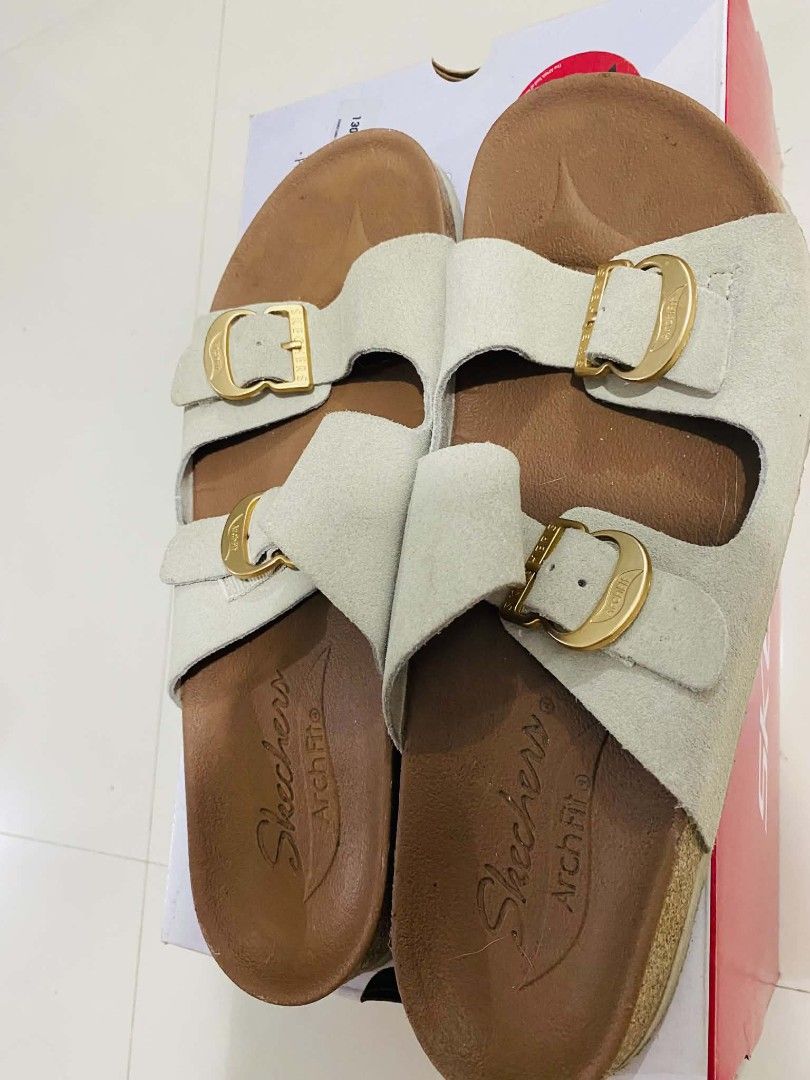 Original skechers (Category: Slippers and slides) located in Manila. Submitted by katzzaye (Listing ID 1463471031, Image 3). Description: super soft and comfy to wear good for long walks. worn 1-2x po no flaws only sign dirt :).