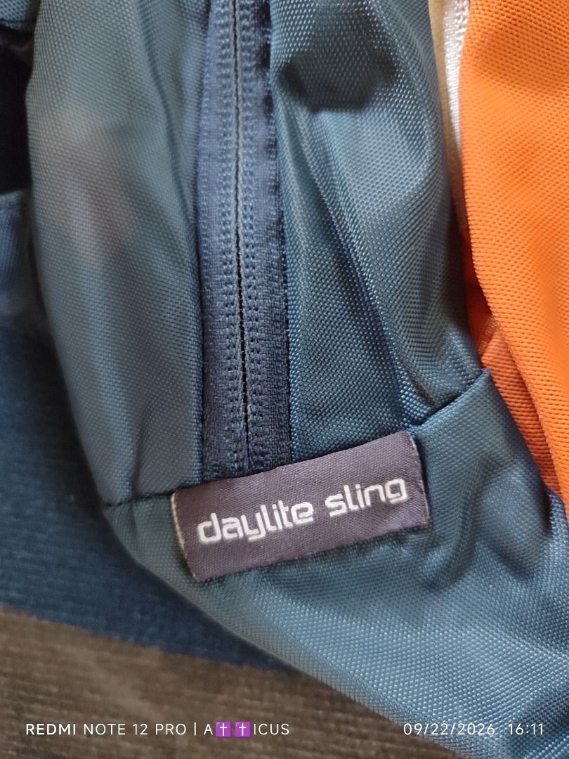 Osprey Sling Bag (Category: Sling Bags) located in Mangaldan. Submitted by lostthread (Listing ID 1463472860, Image 3). Description: Osprey Slingbag Condition 9.5/10 Material: Poly Spandex Slightly used , pwede sa maselan.. Slightly nego.