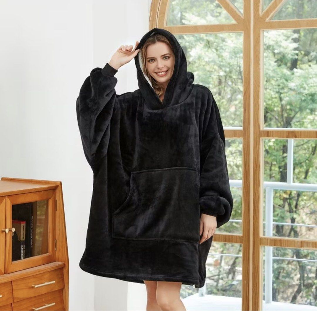 Oversized Hoodie Blanket (Category: Coats, Jackets and Outerwear) located in Mandaluyong City. Submitted by shesellsseashells_bear (Listing ID 1463350715, Image 1). Description: .