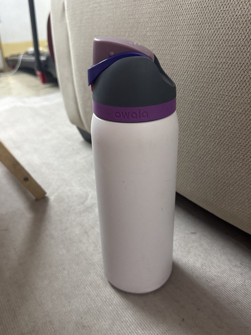 Owala Dreamy Field 40 oz (Category: Water Bottles & Tumblers) located in Dasmarinas. Submitted by movingawaysale2023 (Listing ID 1463467151, Image 2). Description: Owala Freesip Insulated stainless water bottle - Flip-up spout for easy drinking - Ideal for hydration on the go - Easy to carry - Minor marks on bottle body and cap.