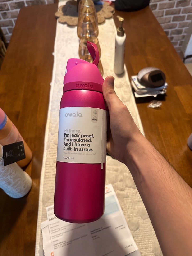 Owala Freesip 32oz - Read My Lips (Category: Water Bottles & Tumblers) located in Pasig City. Submitted by thesipsnapofficial (Listing ID 1463515383, Image 2). Description: .
