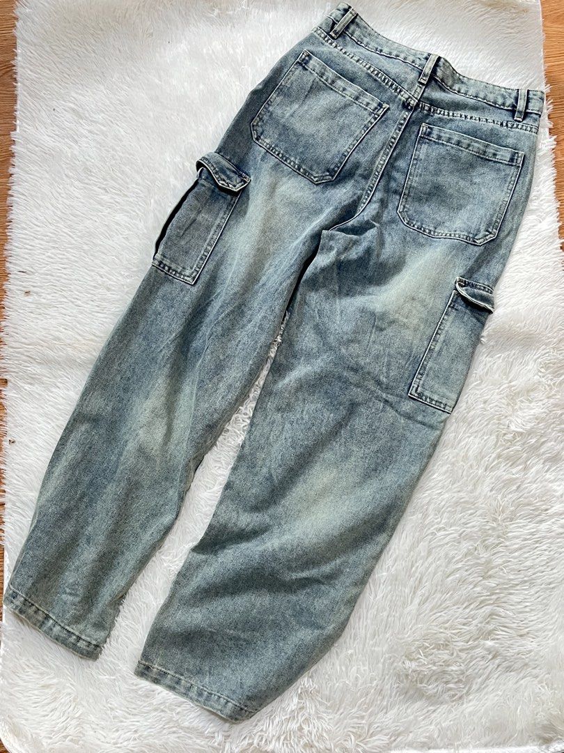 Oxgn Denim Cargo Jeans Size 28 (Category: Jeans) located in Valenzuela. Submitted by lovepatt (Listing ID 1463419751, Image 3). Description: - Brand: Oxgn - Type: Light wash denim cargo pants - Size: 28 - Fit: Straight leg - Features: Multiple pockets - Condition: Good, no major flaws - Style: Versatile, great for casual wear, can be dressed up or down.