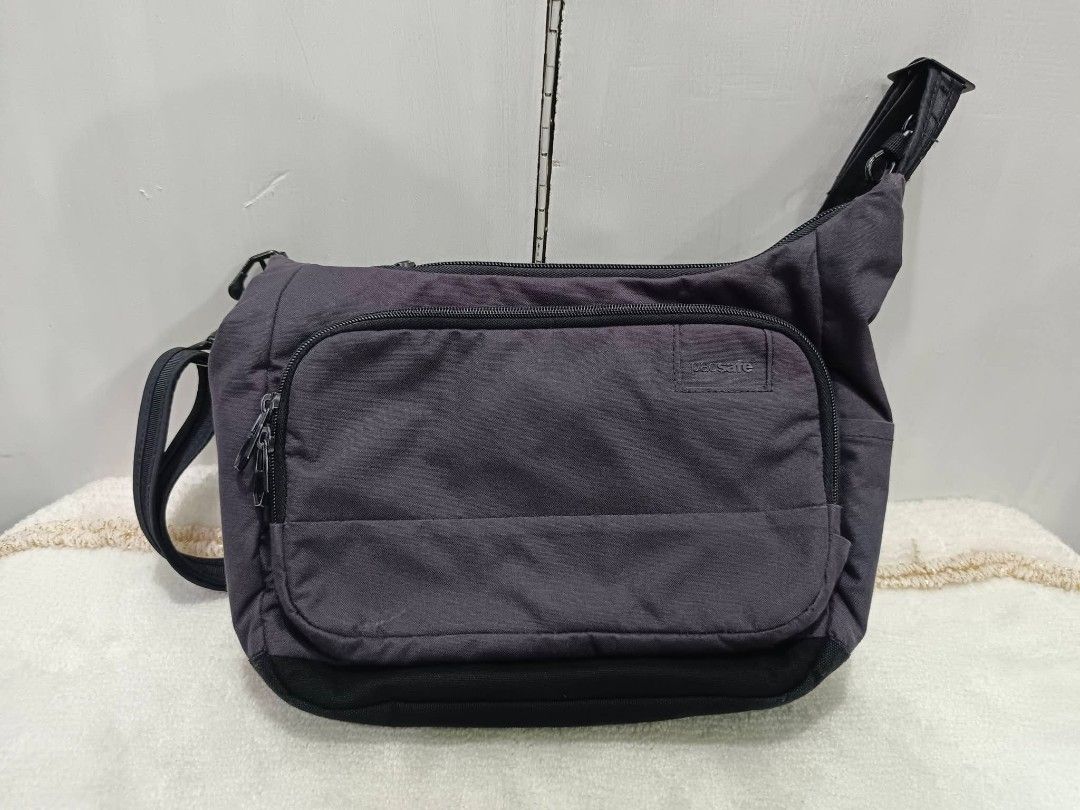 Pacsafe citysafe™ LS 100 (Category: Cross-body Bags) located in Baguio. Submitted by activeloots (Listing ID 1463514310, Image 3). Description: Pacsafe citysafe™ LS 100 Anti-theft Crossbody Bag Authentic💯 Very good to excellent condition Normal Sign of usage 2500 + sf BAGUIO CITY.