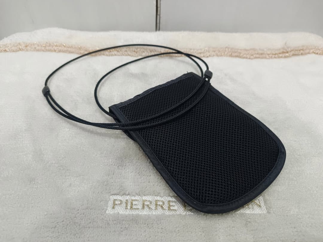 Pacsafe Pouchsafe (Category: Belt bags, Clutches and Pouches) located in Baguio. Submitted by activeloots (Listing ID 1463514046, Image 2). Description: Pacsafe Pouchsafe Neck pouch Authentic💯 Excellent condition 1500 + sf BAGUIO CITY.