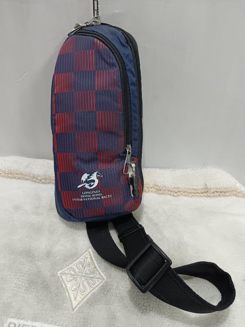 Pacsafe Vibe 150 (Category: Sling Bags) located in Baguio. Submitted by activeloots (Listing ID 1463515373, Image 2). Description: Pacsafe Vibe 150 Cross Body Pack Authentic💯 Excellent condition 2800 + sf Dm to purchase Baguio City location.