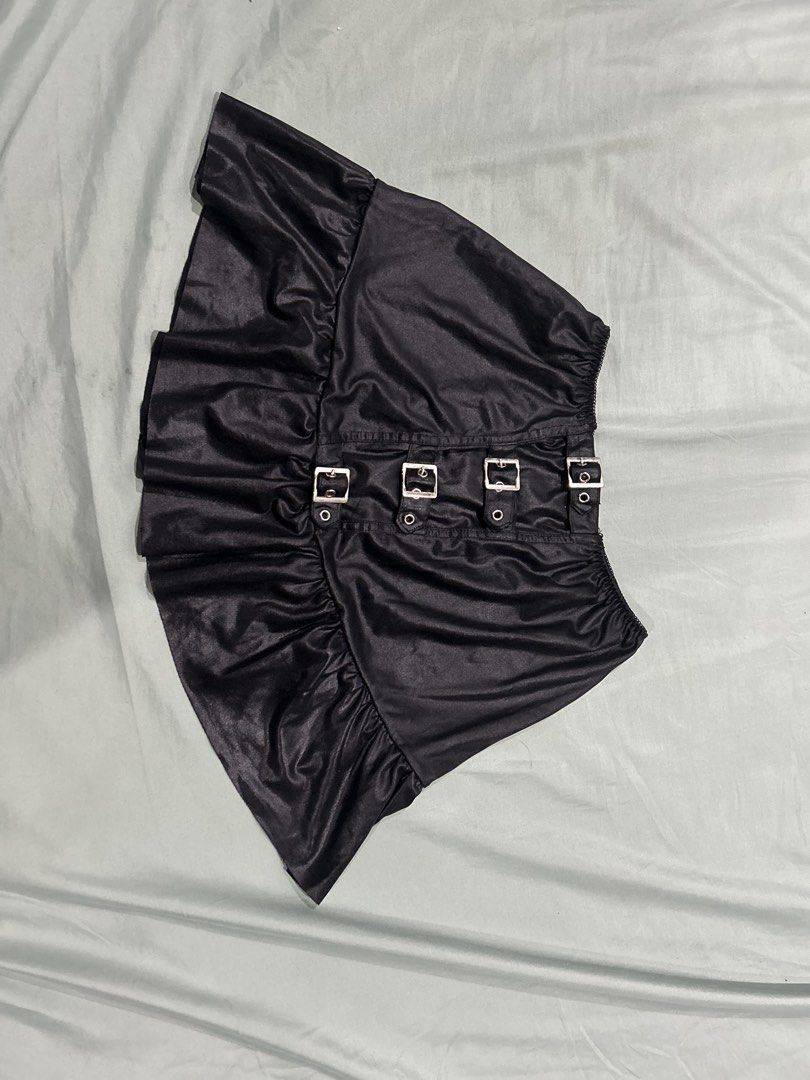 palda leatherlike black (Category: Dresses) located in Talisay. Submitted by artmeus (Listing ID 1463469934, Image 1). Description: payment first po thru cashg + shipping fee via jnt.