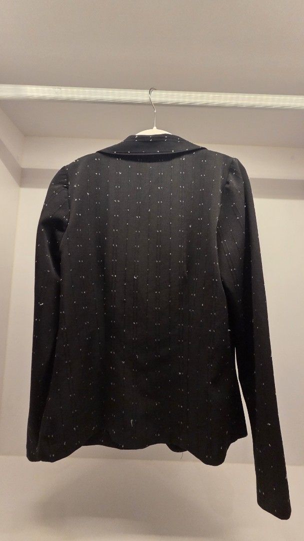Paper Doll Black Speckled Blazer (Category: Coats, Jackets and Outerwear) located in Mandaluyong City. Submitted by loijiminigo (Listing ID 1463454523, Image 2). Description: - Classic black blazer from Paper Doll - Features a unique speckled pattern throughout - Single button closure for a clean look - Designed for a classic fit - Perfect for both casual and formal styling.