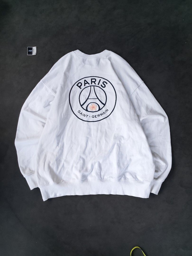 Paris saint Germain crew neck (Category: Hoodies) located in Magsaysay. Submitted by every.w3ar (Listing ID 1463552449, Image 2). Description: check each photo for more details color rate: 10/10 need wash only no issue ❌.