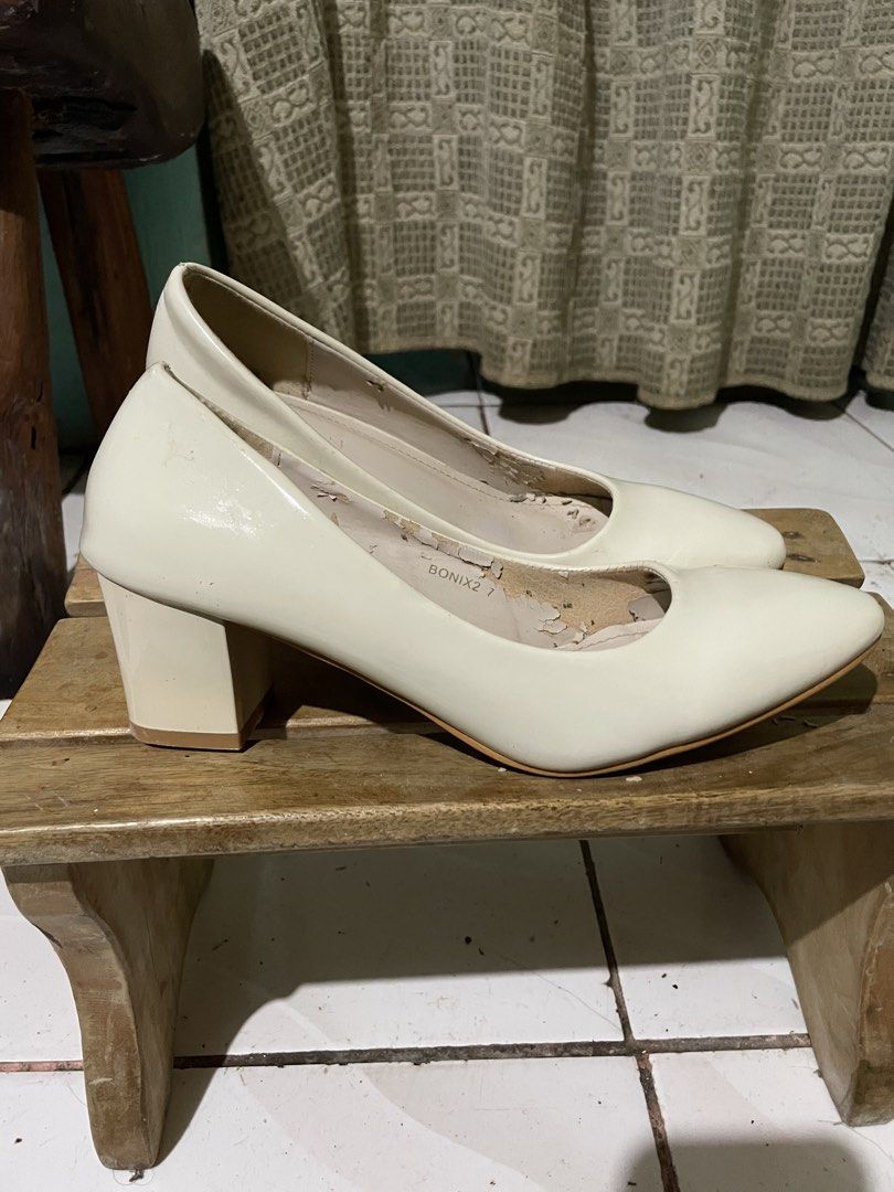 Parisian Basic Cream Wedge Heels (Category: Heels) located in Baguio. Submitted by melody_tree (Listing ID 1463377364, Image 3). Description: - Parisian Basic cream wedge heels - Chic pointed toe style - Original price tag P 799.75 still attached - Versatile for elevating any outfit.