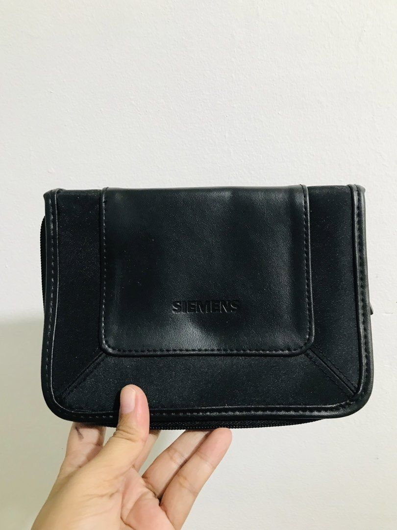 PASSPORT HOLDER POUCH ORGANIZER (Category: Purses & Pouches) located in Gamu. Submitted by 2022bagsbunny (Listing ID 1463393235, Image 1). Description: .