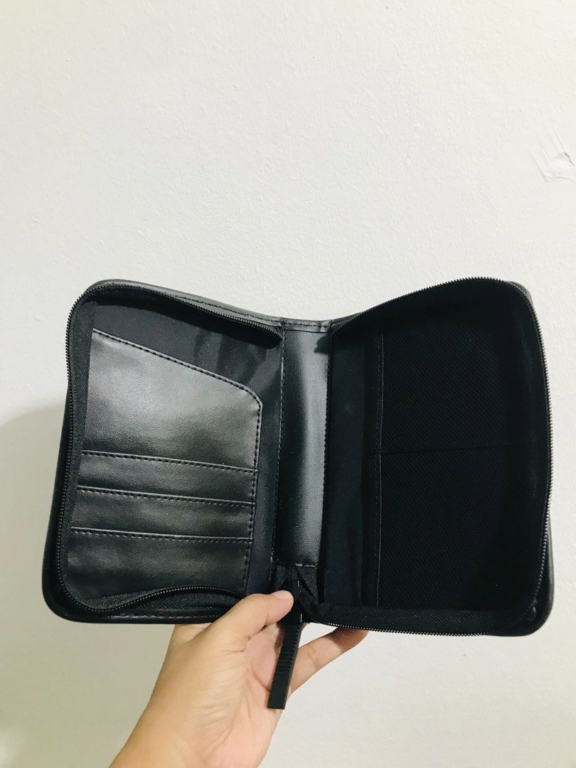 PASSPORT HOLDER POUCH ORGANIZER (Category: Purses & Pouches) located in Gamu. Submitted by 2022bagsbunny (Listing ID 1463393235, Image 2). Description: .