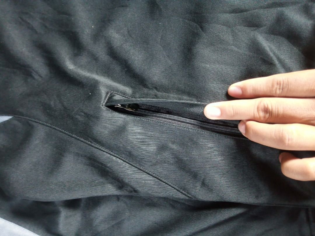 Peak zip-up track jacket (Category: Coats, Jackets and Outerwear) located in Pasig City. Submitted by rjkfindsofficial (Listing ID 1463402975, Image 3). Description: -Dimes Length: 26 Width: 21 -No issue -all zipper working -Complete tags.