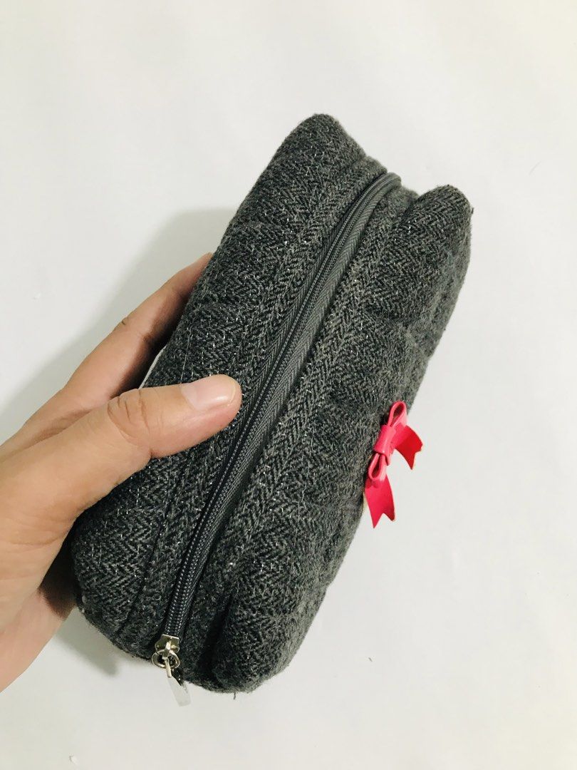 PENCILHOLDER (Category: Purses & Pouches) located in Gamu. Submitted by 2022bagsbunny (Listing ID 1463380398, Image 3). Description: .