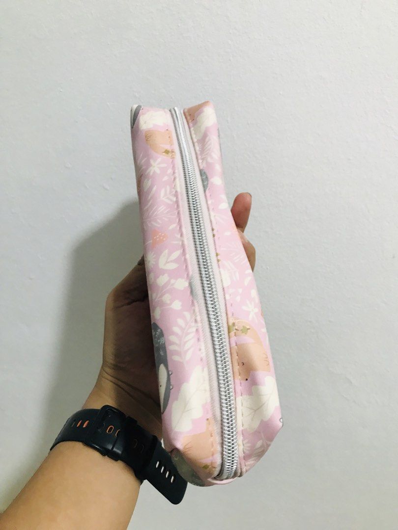 PENCILHOLDER (Category: Purses & Pouches) located in Gamu. Submitted by 2022bagsbunny (Listing ID 1463391163, Image 3). Description: .