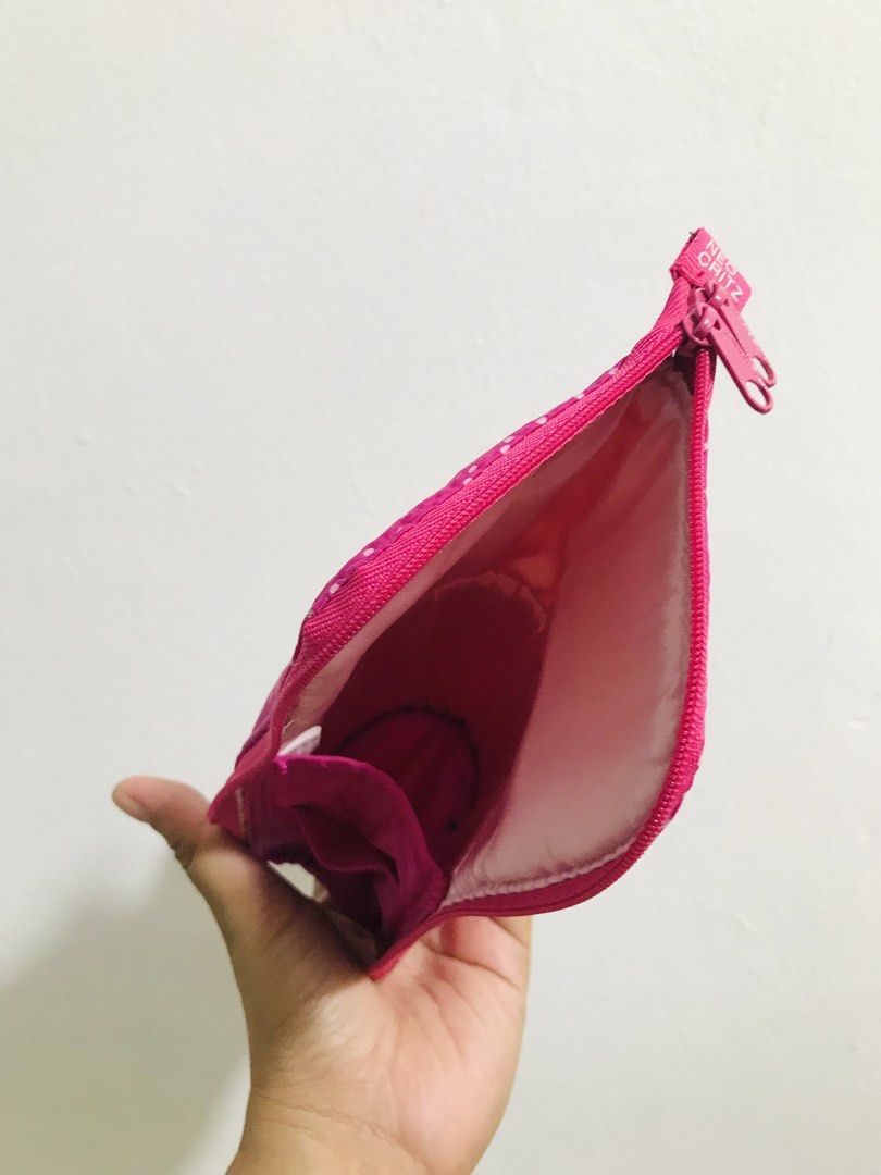 PENCILHOLDER (Category: Purses & Pouches) located in Gamu. Submitted by 2022bagsbunny (Listing ID 1463394010, Image 3). Description: .