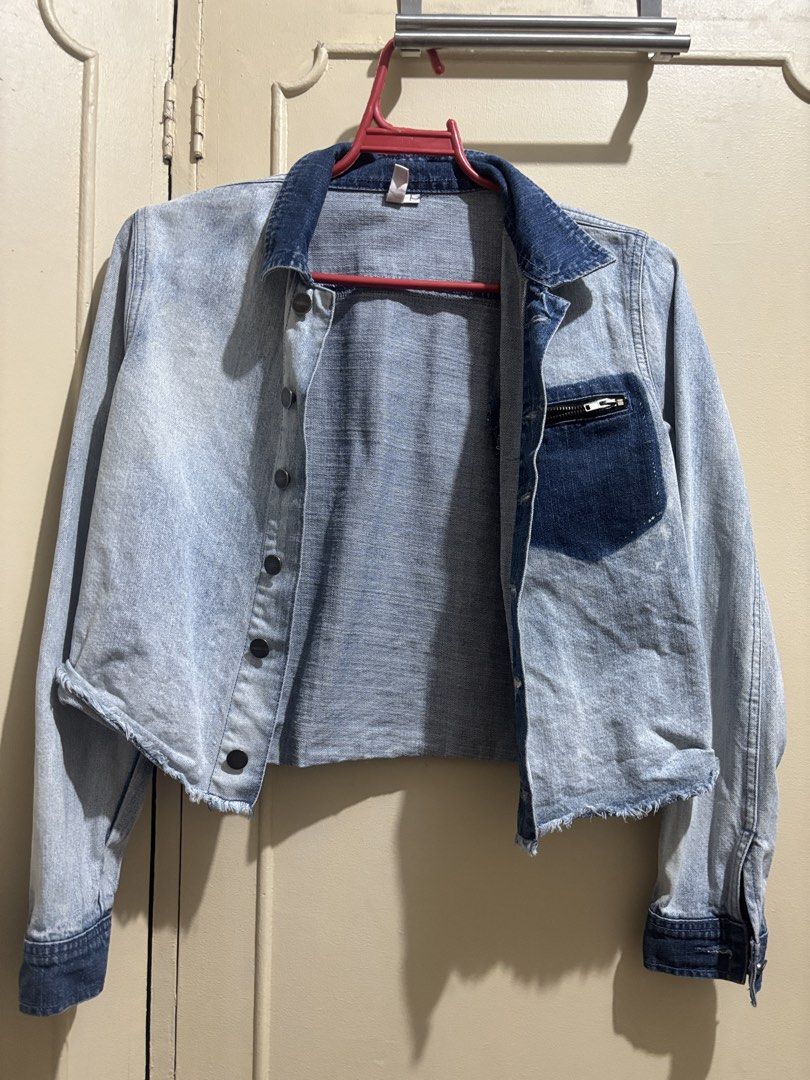 penshoppe light wash denim jacket (Category: Coats, Jackets and Outerwear) located in Quezon City. Submitted by 003ryu (Listing ID 1463473849, Image 1). Description: - like new, barely used - bought years ago but in super good condition NO HAGGLING UNLESS I SAY I CAN GIVE YOU A DISCOUNT. NO WHEN WORN. PLEASE DON’T ASK FOR ONE. mop: gcash/bpi/bdo mod: same day delivery only within metro manila (c/o buyer).