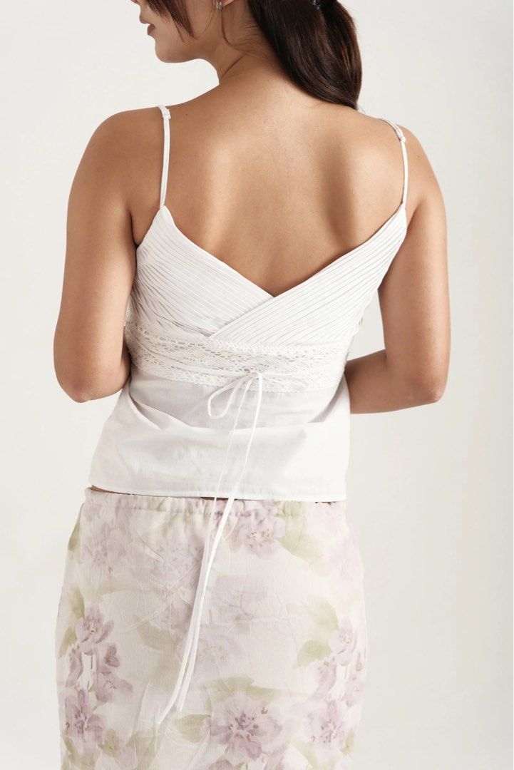 Phia The Label White Anna Two Way Top (Category: Sleeveless) located in Manila. Submitted by morningkofi (Listing ID 1463421568, Image 3). Description: - On Hand, Brand new! only fitted - Selling for how much i bought it for - currently on pre order on the website - Size: S - rfs: wrong size best-selling two-way top - the Anna top. Features a pleated bust, with delicate floral cotton lace. Made of 100% Cotton. Designed for comfort and breathabili
