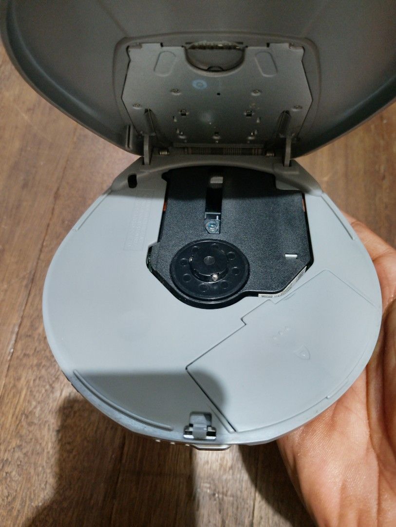 Philips Portable CD Player with ESP - Rewritable Compatible (Category: Portable Music Players) located in Manila. Submitted by boyhet.thrift15 (Listing ID 1463515374, Image 3). Description: - Philips Portable CD Player - Digital Dynamic Bass Boost for enhanced sound - CD Rewritable (CD-RW) compatible - 12-second Electronic Skip Protection (ESP) for uninterrupted playback - Power options: 2x AA batteries or external power supply - Features a Line 