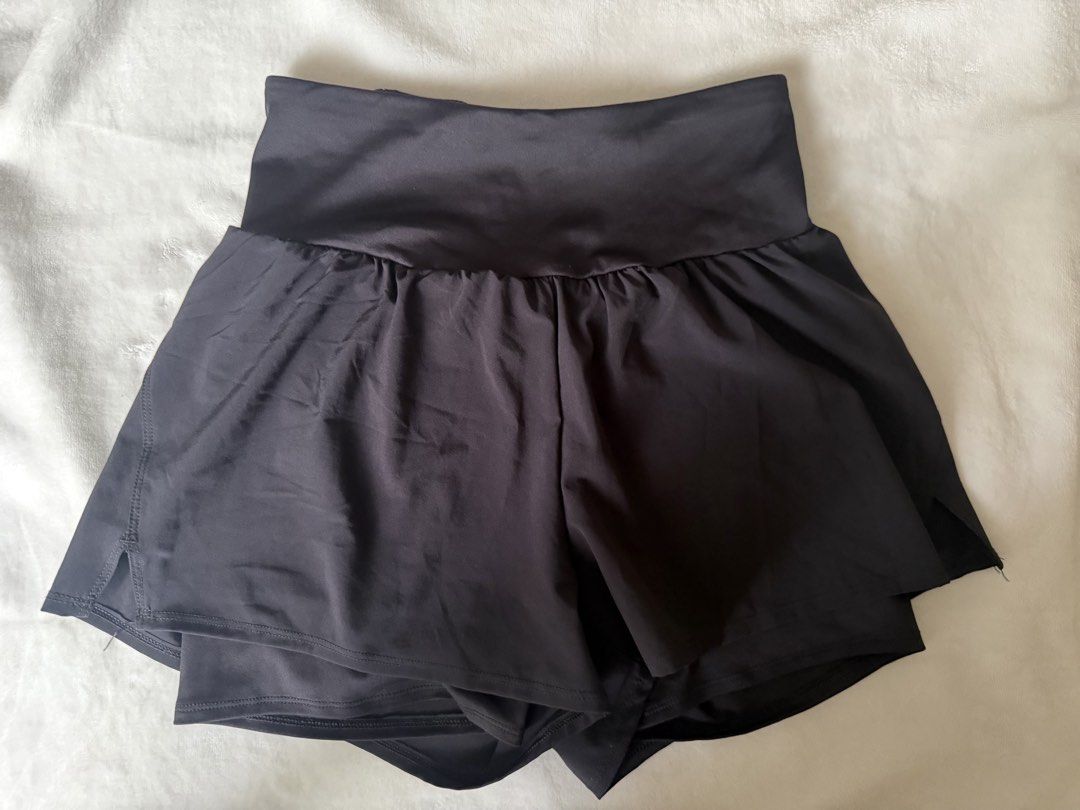 Pickleball shorts (Category: Activewear) located in Cebu City. Submitted by thestylemd (Listing ID 1463397071, Image 1). Description: Used once only With inner shorts Black Fits small-medium .