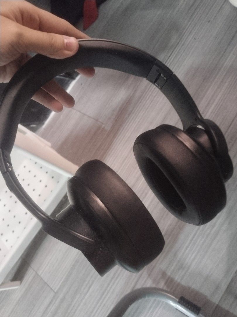Picun Headphones (Category: Headphones & Headsets) located in Las Pinas. Submitted by ashieeeramss (Listing ID 1463367334, Image 1). Description: -With charger -Cord (No Box).