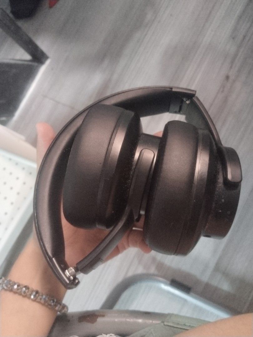 Picun Headphones (Category: Headphones & Headsets) located in Las Pinas. Submitted by ashieeeramss (Listing ID 1463367334, Image 3). Description: -With charger -Cord (No Box).