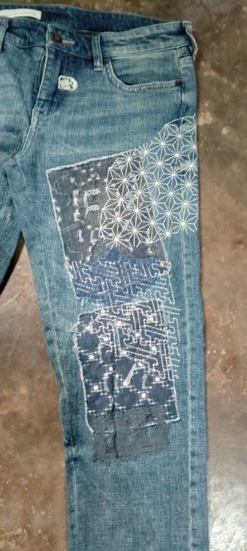 Pilgrim Master & Tailor Jeans with Sashiko Patches (Category: Jeans) located in Manila. Submitted by ezekislacl02490 (Listing ID 1463468481, Image 2). Description: - Cool denim jeans with unique Japanese-inspired sashiko patchwork. - Fan motif on the left leg. - Geometric patterns on the right leg. - Brown leather accent on the coin pocket. - Classic straight leg fit. - A great statement piece for your wardrobe..
