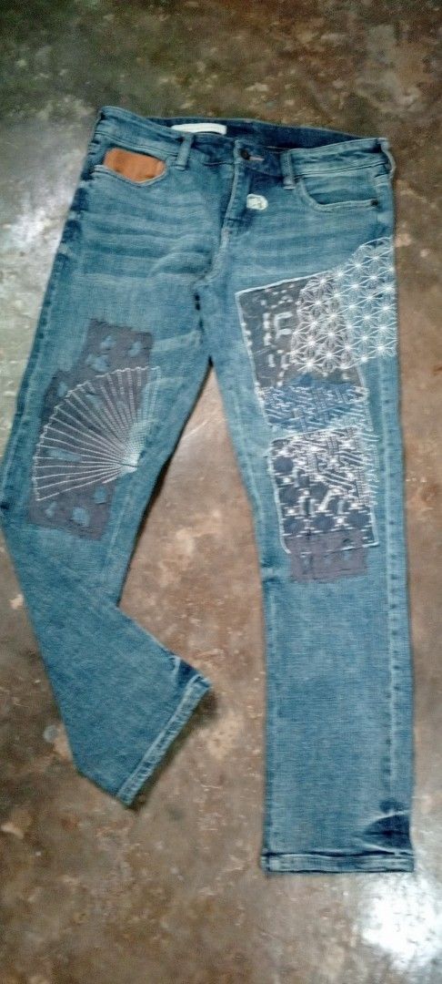 Pilgrim Master & Tailor Jeans with Sashiko Patches (Category: Jeans) located in Manila. Submitted by ezekislacl02490 (Listing ID 1463468481, Image 1). Description: - Cool denim jeans with unique Japanese-inspired sashiko patchwork. - Fan motif on the left leg. - Geometric patterns on the right leg. - Brown leather accent on the coin pocket. - Classic straight leg fit. - A great statement piece for your wardrobe..