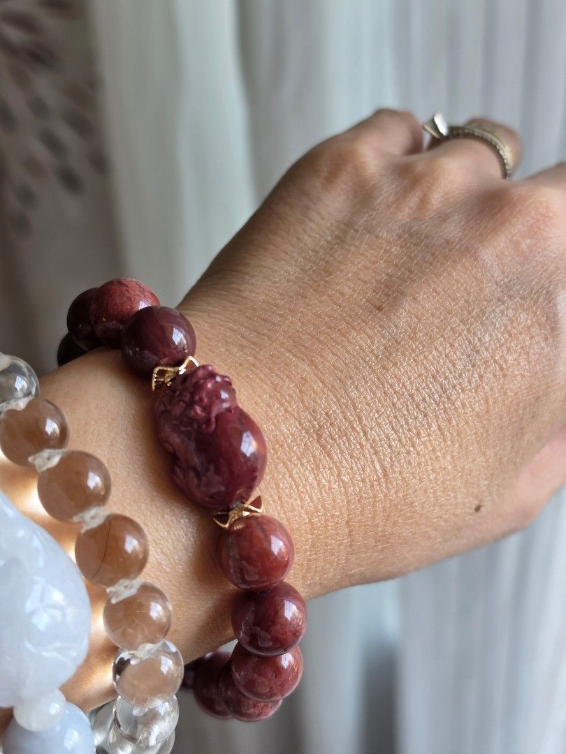 Pink Alashan with pixiu (Category: Bracelets) located in Manila. Submitted by cavalierdolls (Listing ID 1463370155, Image 1). Description: pink alashan with pixiu.