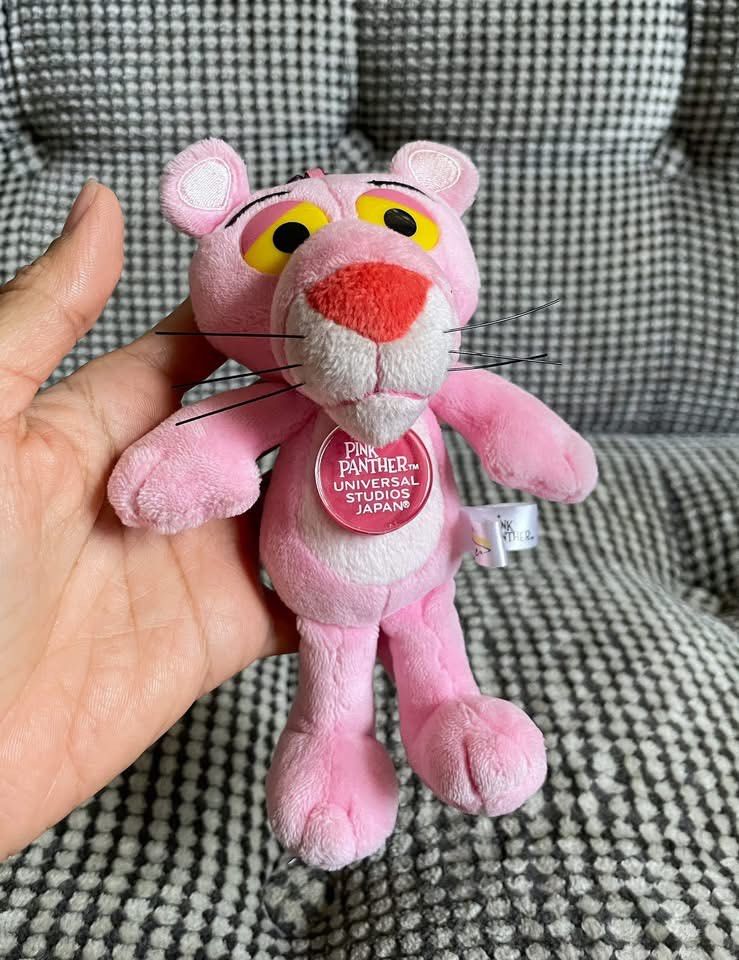Pink Panther Universal Studios Japan Plush Keychain (Category: Plushies & Soft Toys) located in Bulacan. Submitted by thriftbagcollections (Listing ID 1463439010, Image 1). Description: - Adorable Pink Panther plush toy - Features a convenient keychain attachment - Authentic item from Universal Studios Japan - Brand new with original tag still attached - Ideal for Pink Panther fans and collectors - Perfect for decorating bags, backpacks, or keys.