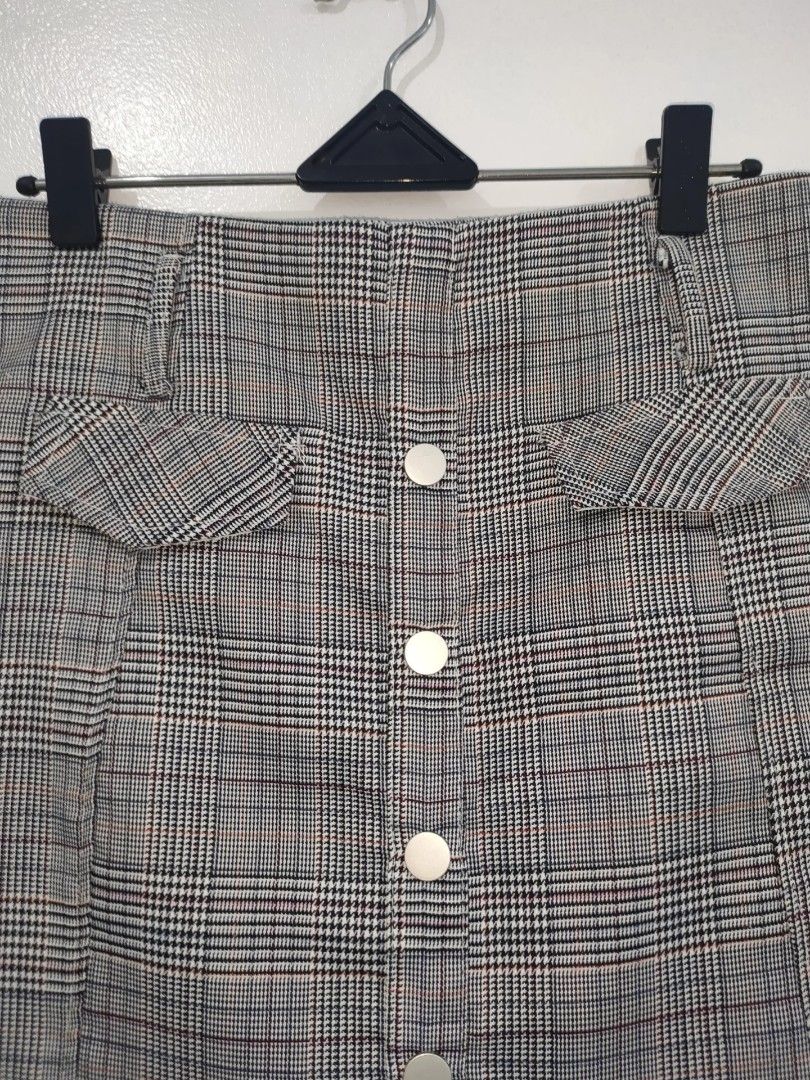 Plaid Button-Front Mini Skirt with Pockets (Category: Skirts) located in Quezon City. Submitted by maxsab (Listing ID 1463549444, Image 3). Description: - Cute plaid mini skirt - Grey, white, and red color palette - Button-front closure - Two front flap pockets - Pairs well with tops or sweaters - Suitable for casual or dressed-up looks.