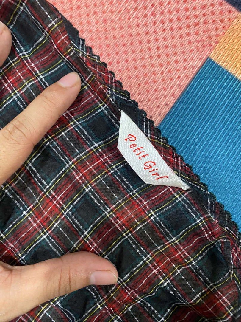 Plaid Button-Up Blouse (Category: Longsleeves) located in Cavite. Submitted by rhizzaroo_ (Listing ID 1463517475, Image 3). Description: M-Semi Large.